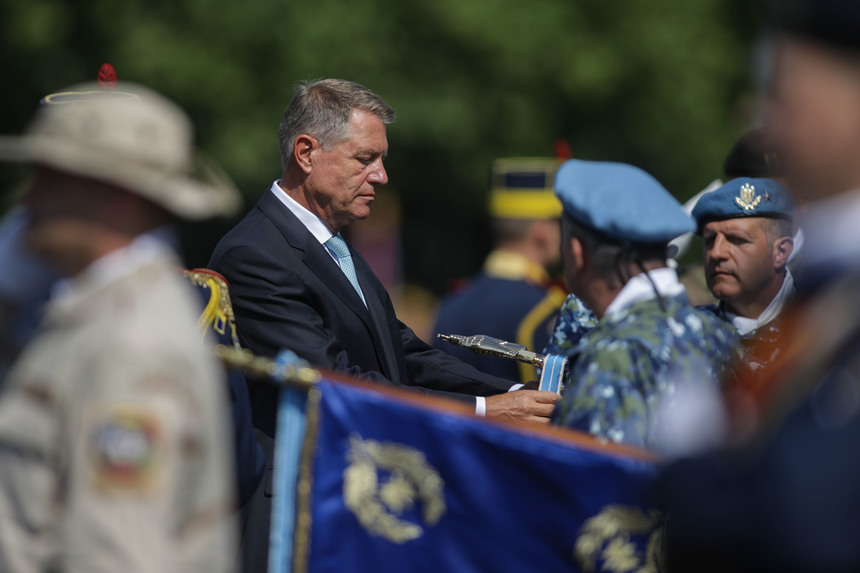 UPDATE- Iohannis, la ceremonia organizată la încheierea misiunii Armatei Române în Afganistan: Participarea la această amplă operaţie militară a reprezentat o poziţionare strategică a României, aşezându-se alături de NATO în războiul împotriva terorismului