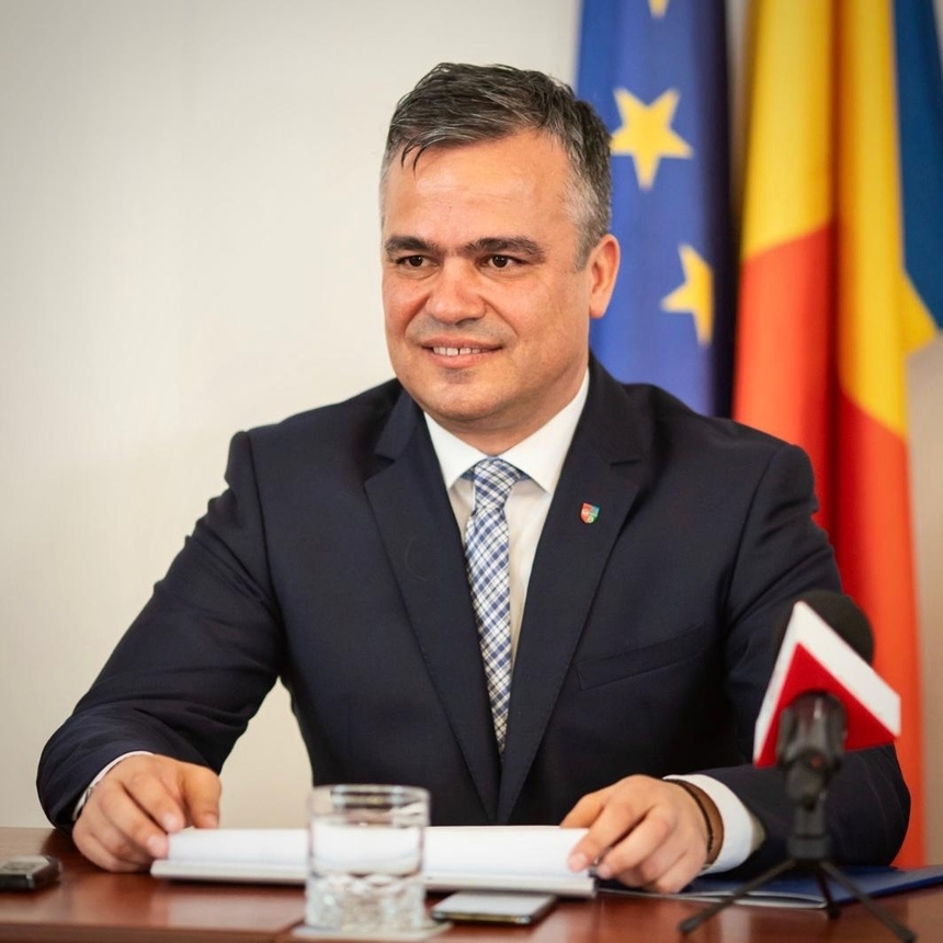 Preşedintele PNL Braşov, Adrian Veştea, a semnat moţiunea cu care Ludovic Orban candidează pentru un nou mandat de preşedinte al formaţiunii
