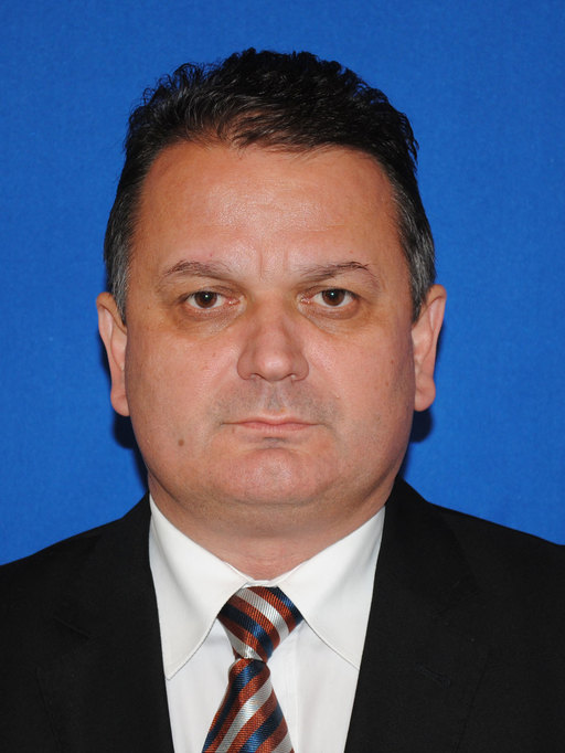 Moment hilar la conferinţa de alegeri a PNL Vrancea: Răguşit, senatorul Virgil Guran a afirmat că va merge, la final, pentru tratament la un coleg senator, medic de profesie. Amfitrionul conferinţei l-a lămurit că medicul e ginecolog 
