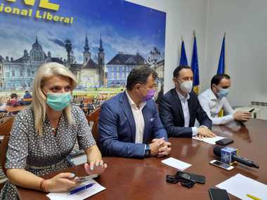 UPDATE - Alin Nica şi-a cerut scuze pentru scandalul de la PNL Timişoara şi l-a atacat pe Nicolae Robu: Nu construim un partid de interlopi, aşa că Nicolae Robu îi poate recupera în dubiosul proiect de a redeveni primar / Reacţia lui Nicolae Robu