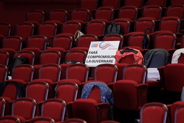 Comitetul Politic al USR PLUS a adoptat o rezoluţie privind reanalizarea în Comitetul Politic, imediat după finalizarea congreselor UDMR, PNL şi USR PLUS, a deciziilor necesare pentru îmbunătăţirea funcţionării Coaliţiei 