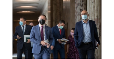 UPDATE - Şedinţă cu scântei a coaliţiei de guvernare: ”Discuţiile merg prost, poziţiile sunt ireconciliabile”. Şedinţa s-a încheiat fără nicio soluţie, USR PLUS a anunţat că depune moţiunea de cenzură azi - surse