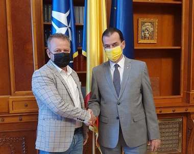 Senator PNL: Mă delimitez de actuala guvernare / Sunt profund întristat când văd că şansa de dezvoltare a României este aruncată la gunoi cu atâta imaturitate / Au distrus tot, iar blatul cu PSD a pus capacul  