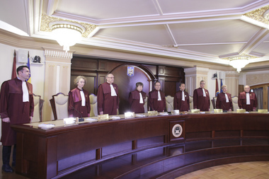 Curtea Constituţională va dezbate sesizarea guvernului privind moţiunea de cenzură după congresul PNL - surse