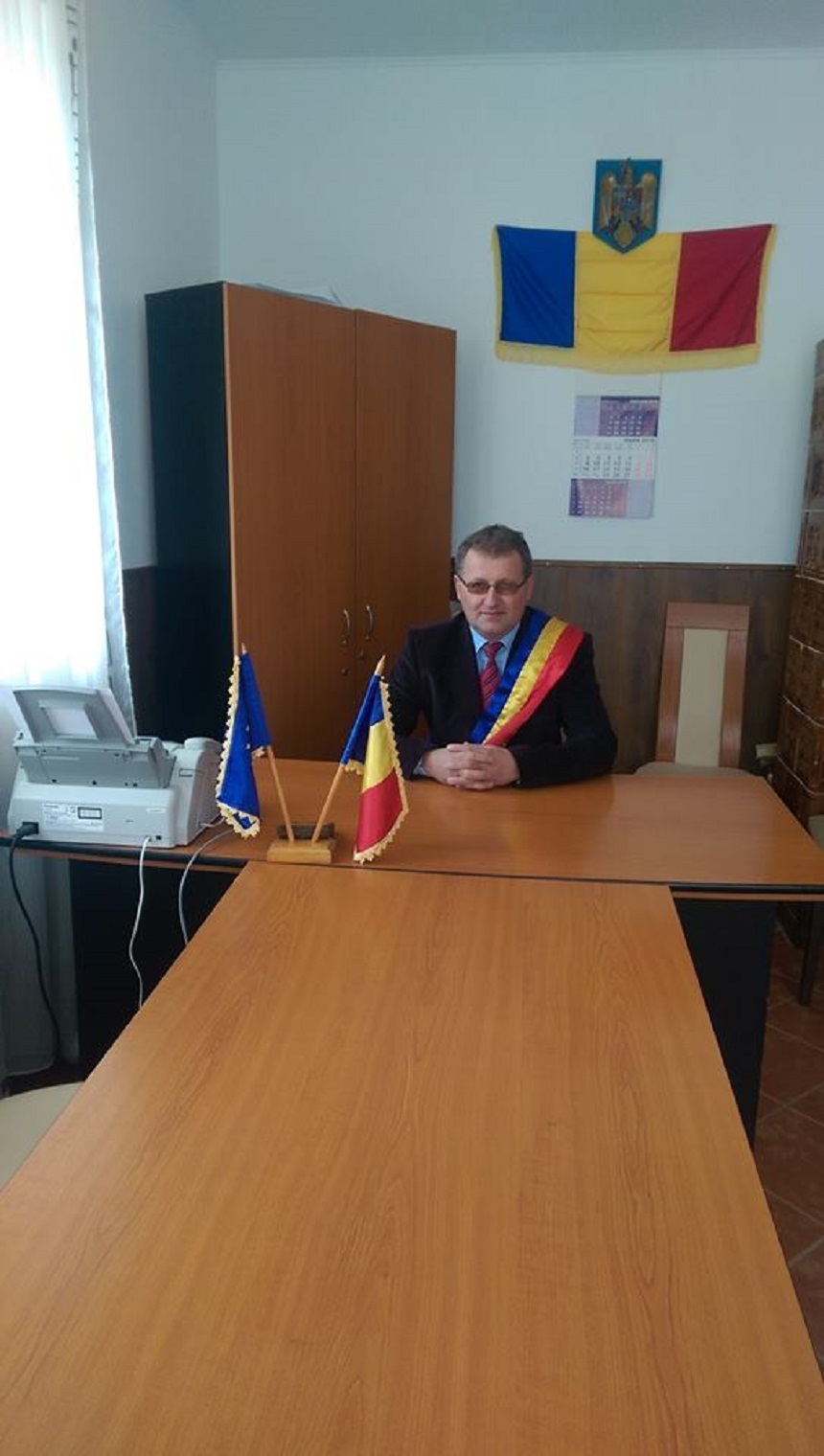 Ordin al prefectului de Prahova privind încetarea de drept a mandatului pentru primarul comunei Şotrile, reales după ce a fost condamnat pentru pornografie infantilă