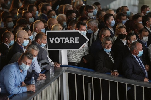 CONGRES PNL - Delegaţii au votat pentru alegerea preşedintelui PNL. Începe numărarea voturilor / Scandal privind secretul votului - FOTO, VIDEO