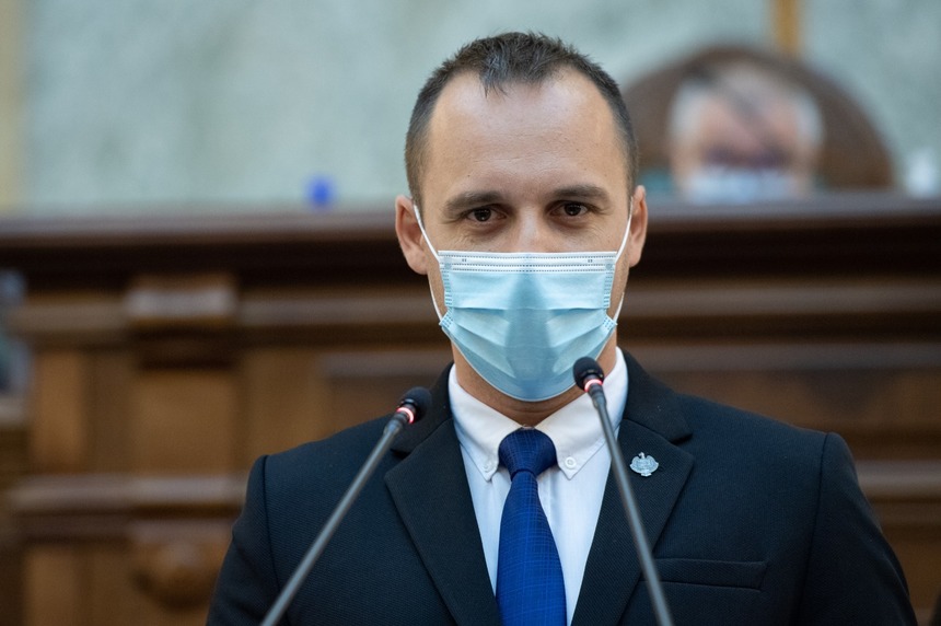 Cristi Berea, senator USR PLUS: Congresul PNL a semănat cu tradiţionala bătaie de la Ruginoasa. Două cete de flăcăi s-au ciomăgit zdravăn în văzul tuturor, iar după ce şi-au reglat conturile ne cer să refacem coaliţia

