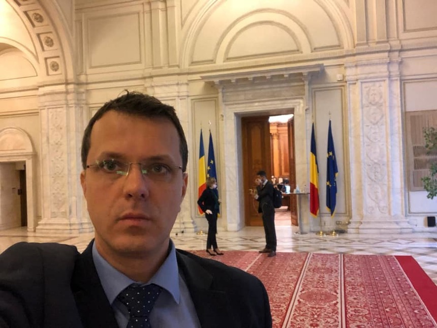 Ionuţ Moşteanu: USR PLUS se aşază la masa negocierilor cu PNL doar dacă vine cu o nouă propunere de premier