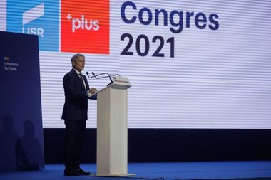 Dacian Cioloş: Nu vom face niciun compromis împotriva obiectivelor pe care le-am stabilit şi lucrurilor pe care le-am promis alegătorilor noştri pentru a intra la guvernare / Nu vom intra ca să rezolvăm o problemă internă a unui partid partener 

 