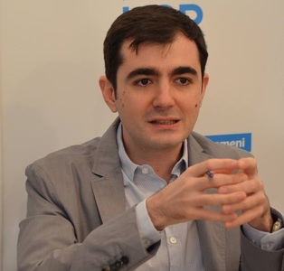  Fostul ministru al Economiei, Claudiu Năsui, atac la Guvern: ”Pe ultima sută de metri, Florin Cîţu face un cadou de rămas bun bugetarilor şi celor cu pensii speciale”