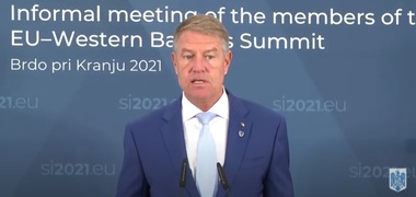 Klaus Iohannis: Orice persoană susţinută de o majoritate parlamentară poate să devină premier / Şeful statului, întrebat dacă Orban poate fi o variantă de premier: Din informaţiile mele, politica partidelor se face în forurile partidelor şi nu în presă