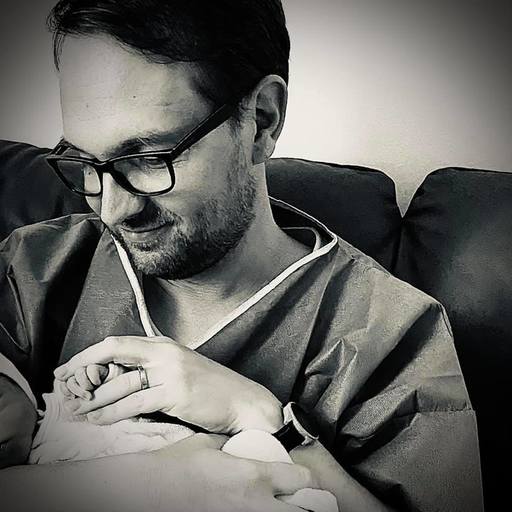 Primarul municipiului Timişoara, Dominic Fritz, a devenit tată. Primul său copil este o fetiţă, pe nume Maya Luming Lin