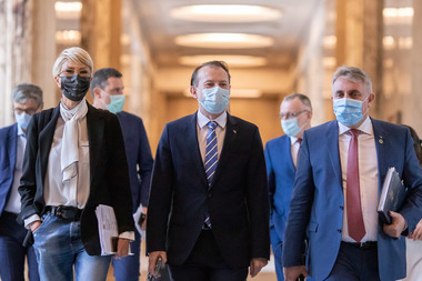 Ce au discutat liderii PNL în şedinţa BPN: Partidul nu va susţine un guvern condus de Cioloş / Florin Roman va fi susţinut ca interimar la şefia Camerei Deputaţilor / Cîţu vrea să-l îmbuneze pe Orban