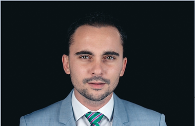 UPDATE - Deputatul liberal Cosmin Şandru, urmărit penal pentru că ar fi promis funcţii pentru apropiaţii altui parlamentar, dacă nu se prezintă la votul moţiunii de cenzură împotriva Guvernului Cîţu / Reacţia deputatului