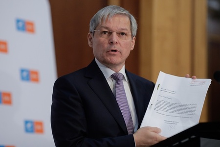 Cioloş propune implicarea unor influenceri pentru încurajarea campaniei de vaccinare, precizând că politicul nu mai are credibilitate 
