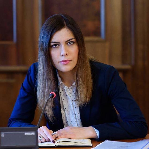 Parlament: Cristina Prună, avizată negativ în comisiile de specialitate pentru funcţia de ministru al Energiei