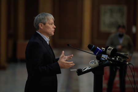 Cabinetul Cioloş, la vot în Parlament - Premierul desemnat a răspuns partidelor: Politica înseamnă şi bună-credinţă nu doar scandal şi urlete din sală, 