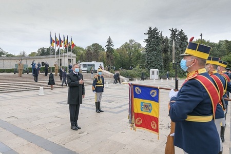 UPDATE - Preşedintele Klaus Iohannis, la manifestările de Ziua Armatei / Ce mesaje au transmis şeful statului şi ministrul Apărării - VIDEO

 