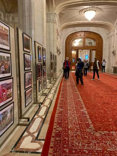 Noi reguli de acces în Parlament. Vizitatorii şi reprezentanţii presei vor putea intra doar pe baza certificatului verde. Cel puţin 50% dintre angajaţi vor intra în telemuncă