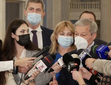 Cioloş: Am spus celor de la PNL să aibă discuţia cu PSD, să îşi facă calculele. Până la sfârşitul zilei sau începutul zilei de mâine să vină cu un răspuns dacă refacem coaliţia sau nu / Nu am discutat despre nume de premier