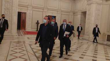 Varianta rocadei premierilor, la un an şi jumătate, acceptată de PNL doar dacă primul premier e liberal. PSD ar accepta, dar să nu fie Florin Cîţu. Negocierile, încheiate în procent de 99%. Votul pe Executiv, cel mai probabil săptămâna viitoare - surse