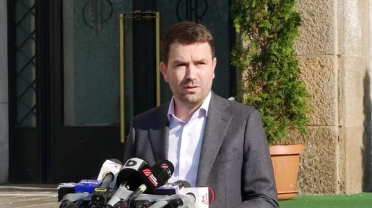 Directorul general al Metrorex, Ştefan Paraschiv, a fost demis şi înlocuit cu Laurenţiu Gabriel Truşcă. Cătălin Drulă: PNL l-a dat afară pe omul care a pus "ranga" pe cartelul de la metrou