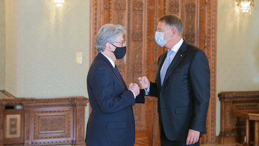 Preşedintele Klaus Iohannis a discutat cu Thierry Breton, comisar european, despre importanţa accelerării campaniei de vaccinare