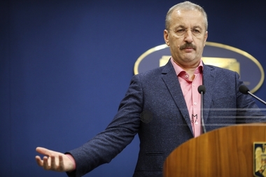 Dîncu, întrebat ce-l recomandă pentru Ministerul Apărării: Am făcut stagiul militar şi asta ar putea să fie o condiţie. Am construit o revistă - Sinteza, o revistă de cultură şi gândire strategică