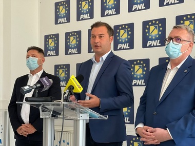 Prefectul de Neamţ, despre achiziţia a 21 de autobuze electrice: Sunt bucuros că drumurile şi întâlnirile pe care le-am avut la Bucureşti, cu oficiali guvernamentali, cu miniştri, dau rezultate. Încurajez primarii să acceseze fonduri UE nerambrsabile