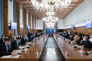 Guvernul stabileşte în şedinţa de vineri zi liberă pentru bugetari, luni, 29 noiembrie / Rectificarea bugetară, principalul punct pe agenda Executivului / Se prelungeşte starea de alertă

