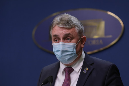 Lucian Bode a anunţat regulile pentru ceremoniile dedicate Zilei Naţionale a României: Invitaţii în zona oficială, doar dacă sunt vaccinaţi anti-COVID-19 sau trecuţi prin boală, spectatorii, cu mască de protecţie