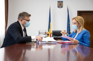 Gabriela Firea anunţă ce bani s-au dat la rectificare Ministerului Muncii: 2,7 miliarde lei pentru pensii, salarii şi alocaţii, 269 milioane lei pentru compensarea facturilor de energie şi gaze naturale
