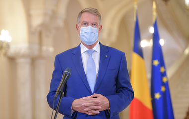 Klaus Iohannis a decorat, de Ziua Naţională a României, reprezentanţi din sistemul de apărare şi ordine publică