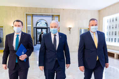 Premierul Nicolae Ciucă s-a întâlnit cu guvernatorul BNR, Mugur Isărescu / Discuţii privind nevoia de creştere a capacităţii administrative în privinţa absorbţiei fondurilor europene