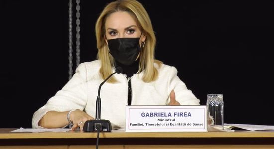 Gabriela Firea a vorbit cu ministrul de Interne, pentru implementarea proiectului brăţării electronice pentru agresori: Nu este o stare de normalitate să suporţi violenţe / 33 de femei şi-au pierdut viaţa, anul acesta