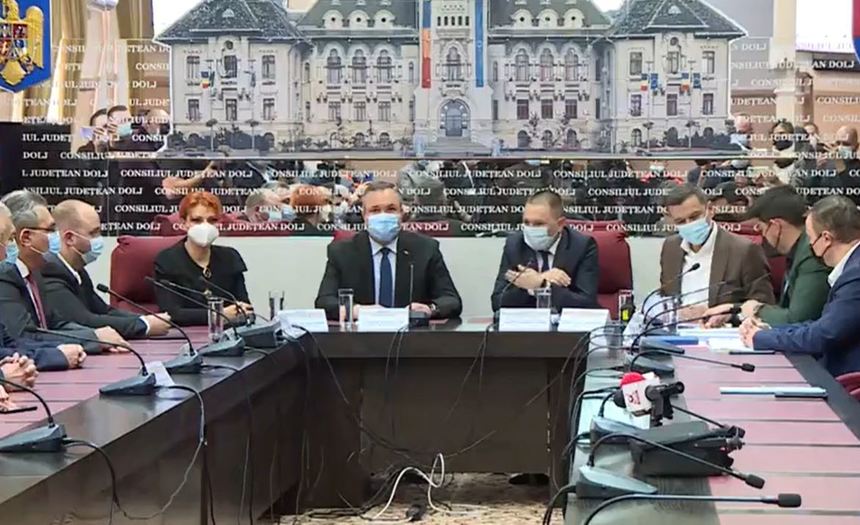 Gafă a vicepremierului Sorin Grindeanu, la Craiova: Domnul prim-ministru a minţit... ăăă....a amintit şi de vizita noastră pe tronsonul II al Drumului Expres Piteşti-Craiova - VIDEO