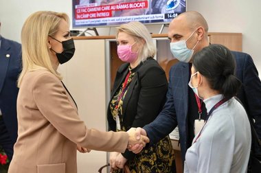 Gabriela Firea vrea să extindă programele pe care le-a introdus la Primăria Capitalei, la nivel naţional, prin Ministerul Familiei / Decontarea analizelor pentru viitoare mame, sprijin pentru nou născuţi, cuplurile infertile, familiile monoparentale, victimele violenţei domestice, printre măsuri