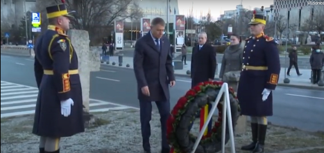 Preşedintele Klaus Iohannis a depus o coroană de flori în memoria victimelor Revoluţiei din Decembrie 1989 - VIDEO