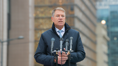 Preşedintele Iohannis a promulgat legea privind abilitarea Guvernului de a emite ordonanţe pe perioada vacanţei parlamentare