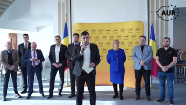 George Simion anunţă că se doreşte eliminarea primarului Dominic Fritz din viaţa politică românească prin alegeri democratice: Dacă doriţi, o ligă anti-Fritz. Nu anti-Fritz - cetăţeanul german paraşutat aici la Timişoara, ci Dominic Fritz primarul