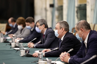 Premierul Ciucă, mesaj către producătorii şi furnizorii din energie: Vă cer să remediaţi problemele şi cei care au avut de suferit în noiembrie, decembrie şi ianuarie să aibă facturile recalculate