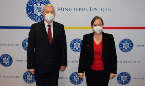  
Cătălin Predoiu, întâlnire cu ambasadorul Canadei în România - Discuţiile au vizat semnarea unui nou tratat privind extrădarea 