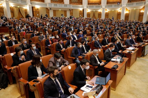 USR a depus un proiect pentru anularea amenzilor PLF / Propunerea instituie obligaţia pentru autorităţi de a păstra în baza oficială datele furnizate de românii care intră în ţară pentru o perioadă de 6 luni