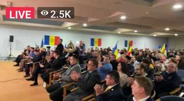 UPDATE - Manifestare AUR la Târgu Mureş, pentru a marca doi ani de la înfiinţarea partidului – Zeci de persoane au participat într-un spaţiu închis fără a purta mască de protecţie / Poliţiştii fac verificări - VIDEO 