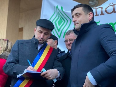 Încă un primar liberal a semnat listele AUR pentru demiterea preşedintelui Klaus Iohannis / Oficiali ai partidului solicită excluderea acestuia

