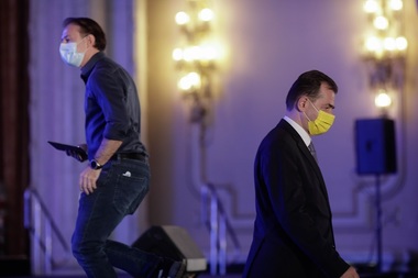 Ludovic Orban, despre Cîţu: Nu pot da cu piciorul în cineva care e căzut la pământ şi care în curând va fi schimbat şi din funcţia de preşedinte al PNL / PNL nu prea mai e nimic: nici progresist, nici liberal, nici conservator, e în alianţă cu PSD