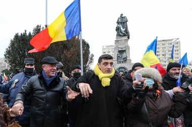 Critici ale parlamentarilor USR faţă de acţiunea AUR de la Iaşi - Berescu, deputat: Scenetă populistă şi naţionalistă, ca în vremurile comuniste / Berea, senator: Unii cântă imnurile Rusiei când au ocazia. Azi la Iaşi, societatea a reacţionat 