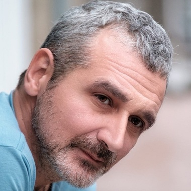 Sebastian Lăzăroiu: Eu aş vrea să ajungă AUR la guvernare, pentru că altfel o să ne târâm aşa mulţi ani. Marii patrioţi să vadă cât de competenţi sunt oamenii care-i aburesc azi cu sloganuri de partid