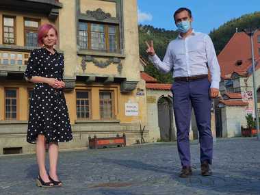 Viceprimarul Braşovului, Flavia Boghiu, despre comentariile liberalului Bogdan Pintilie la adresa sa: Dumnealui a avut de la fel de fel de comentarii deplasate, unele care ţineau de proasta creştere, la glume grobiene şi degradante la adresa mea