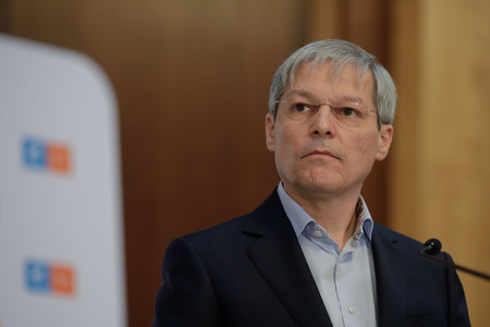 Cioloş anunţă că USR va depune o moţiune simplă împotriva lui Virgil Popescu, la începutul sesiunii / Priorităţi legislative: eliminarea sau taxarea pensiilor speciale, interzicerea cumulului pensie-salariu - DOCUMENT